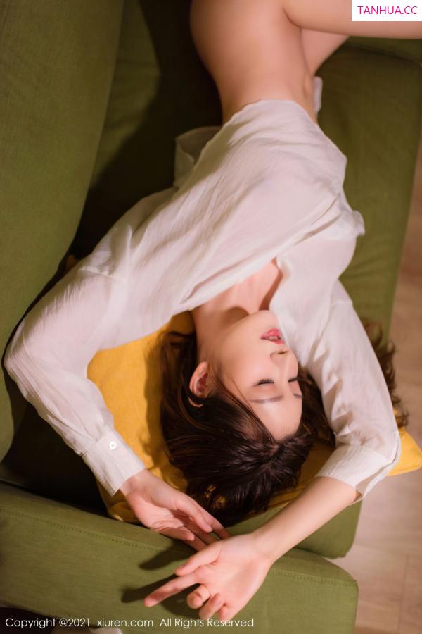 沈梦瑶  宅男女神沈梦瑶 慵懒的躺在沙发上第28张图片